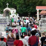 Pobladores de Estelí visitan a sus deudos este 2 de noviembre Familias de Estelí en el cementerio San Francisco de Asís