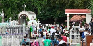 Familias de Estelí en el cementerio San Francisco de Asís