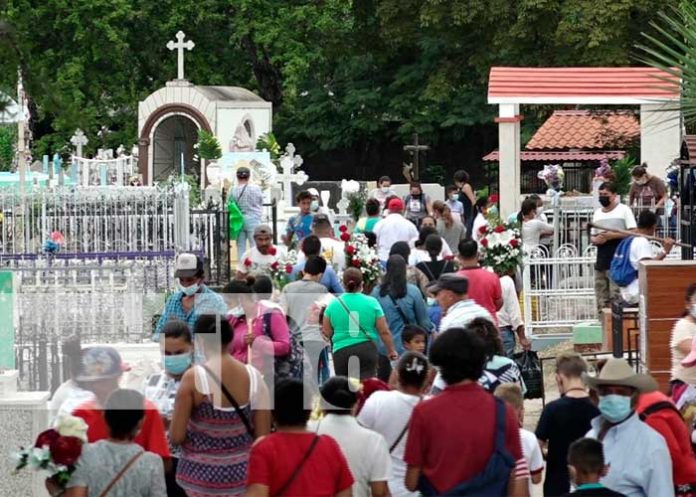 esteli-cementerio-03 Familias de Estelí en el cementerio San Francisco de Asís