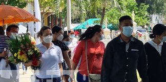 Variedad de flores se vendieron en los camposantos de Nicaragua