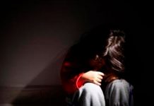 Acusan a hombre de 1200 cargos de agresión sexual e incesto contra una niña en Florida