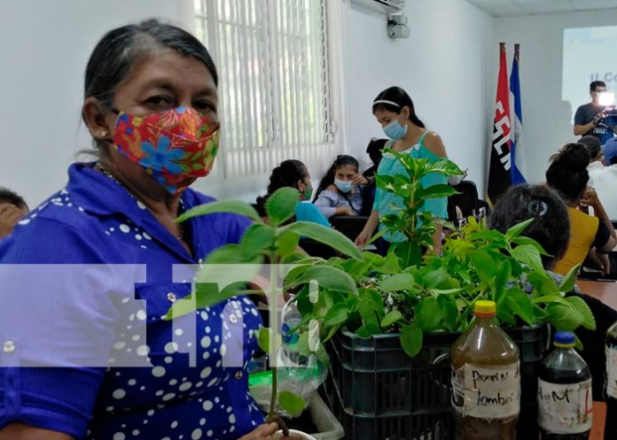foro-3 Productores participaron en Congreso Nacional de uso de abonos orgánicos en el INTA