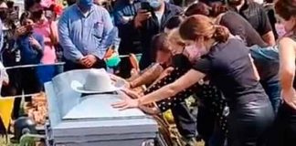Entierran a Octavio Ocaña en Tabasco; así fue el último adiós de Benito