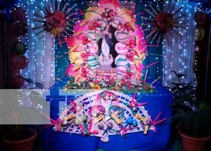 granada-001 Altares dedicados a la Virgen María en Granada