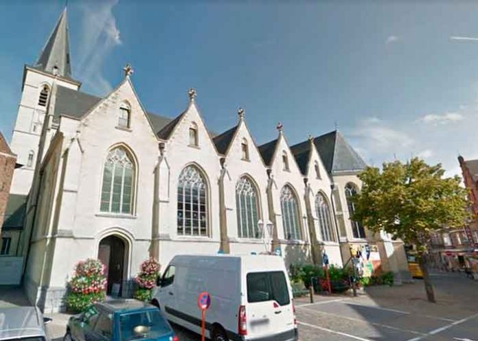 Graban a una pareja haciendo 