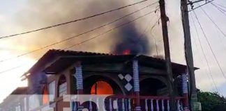 Incendio en una vivienda de dos plantas en El Crucero, Managua