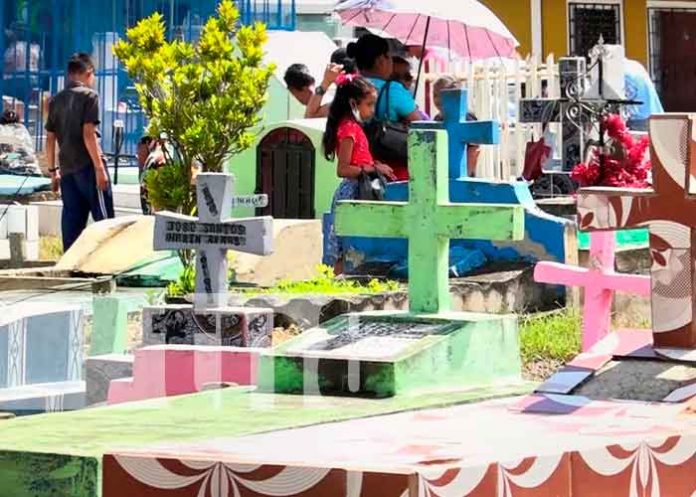 Familias en Jalapa visitaron a sus deudos