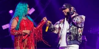 Anuel sorprende a Karol G al aparecer en pleno concierto (VIDEO)