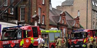 Once niños resultan heridos tras colapsar el techo de escuela en Londres