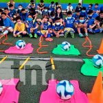 Entrega de material deportivo en Managua