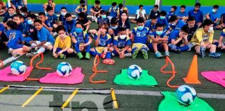 Entrega de material deportivo en Managua