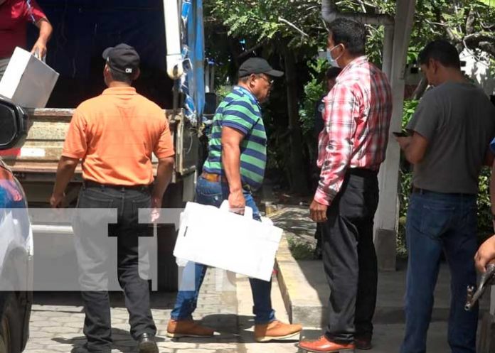 Maletas electorales que llegan a la Isla de Ometepe