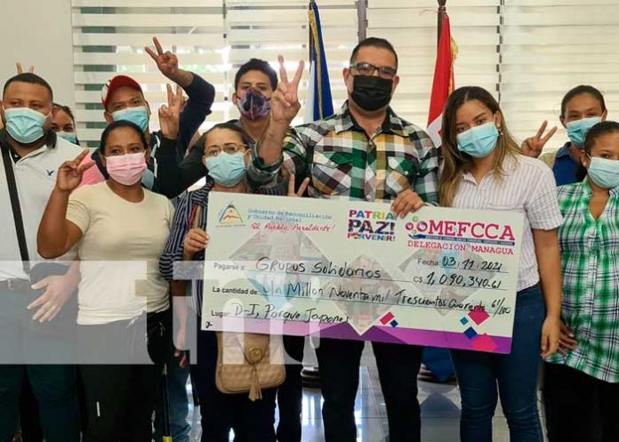 Entrega de créditos del MEFCCA a protagonistas en Managua