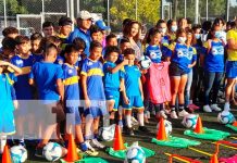 Alcaldía de Managua entrega equipo deportivo a las academias de fútbol Entrega de uniformes deportivos para ligas de fútbol en Managua