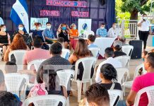 Alumnos de Managua reciben diplomas de primaria para jóvenes y adultos Diplomas para primaria a jóvenes y adultos en Managua