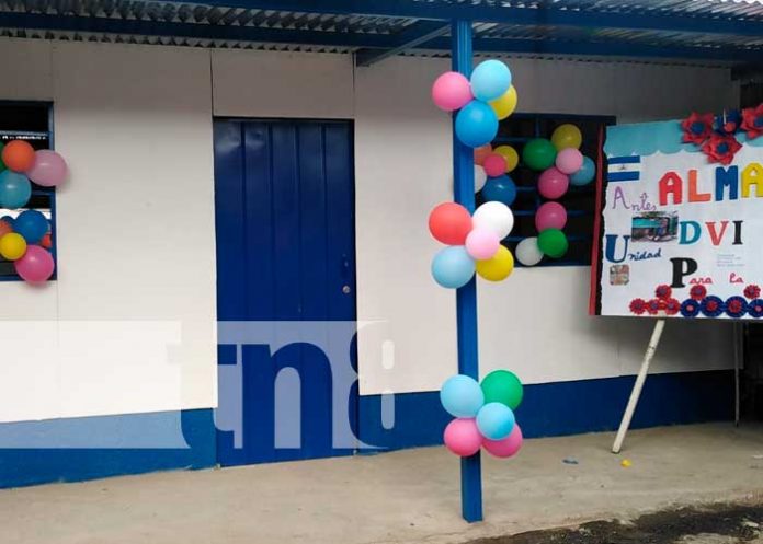 Acto de entrega de vivienda digna en un barrio de Managua
