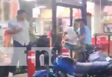 Las afueras de una gasolinera en Managua se vuelven ring de boxeo (VIDEO) Pleito entre dos hombres en una gasolinera de Managua