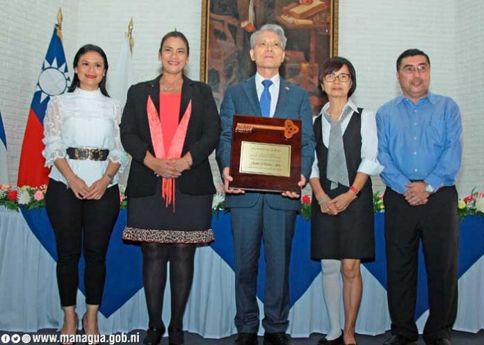 managua-taiwan-02 Entrega de reconocimiento al Embajador de Taiwán por parte de la Alcaldía de Managua