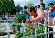 Ofrenda floral a héroes y mártires en cementerios de Managua
