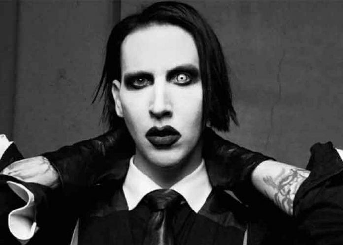manson- Modelo denuncia abuso