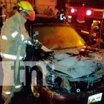 Carro estacionado en una vivienda de Masaya toma fuego Incendio por un carro en una vivienda de Masaya