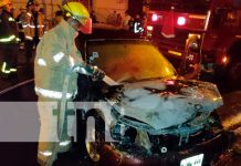 Carro estacionado en una vivienda de Masaya toma fuego Incendio por un carro en una vivienda de Masaya