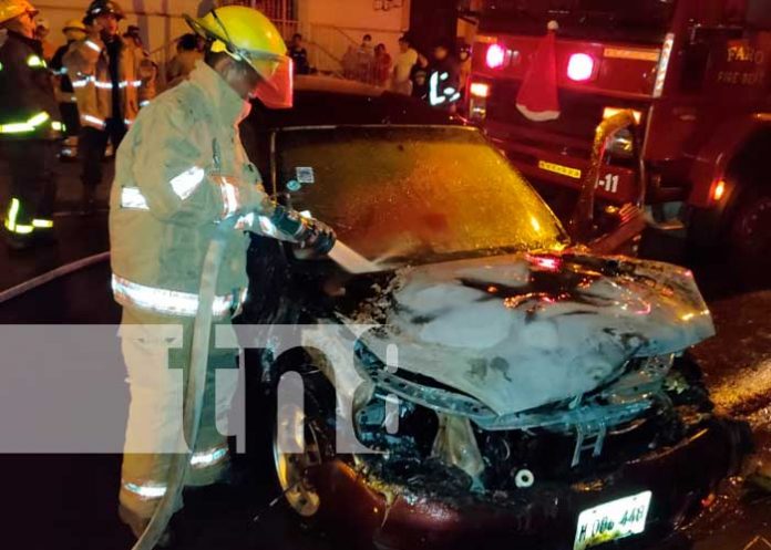 Incendio por un carro en una vivienda de Masaya