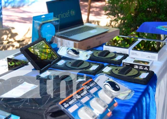 Entrega de material para la educación inclusiva en Nicaragua