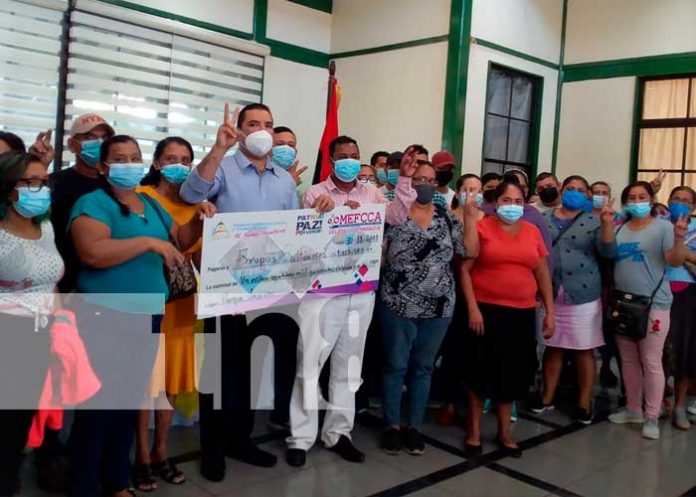 Entrega de créditos por parte del MEFCCA para protagonistas de Managua, Nicaragua