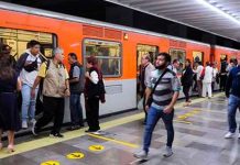 Mujer hace «exorcismo» en el metro de México: ¡Diablo mentiroso! Mujer hace "exorcismo" en el metro de México: ¡Diablo mentiroso!