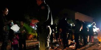 Más de 60 migrantes son encontrados en un camión en Texas
