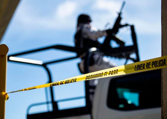 Violencia desatada en México, hallan 10 cadáveres colgando en puente