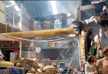 Voraz incendio devoró parte del mercado más popular de Sonora, México