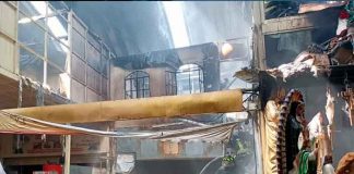 Voraz incendio devoró parte del mercado más popular de Sonora, México