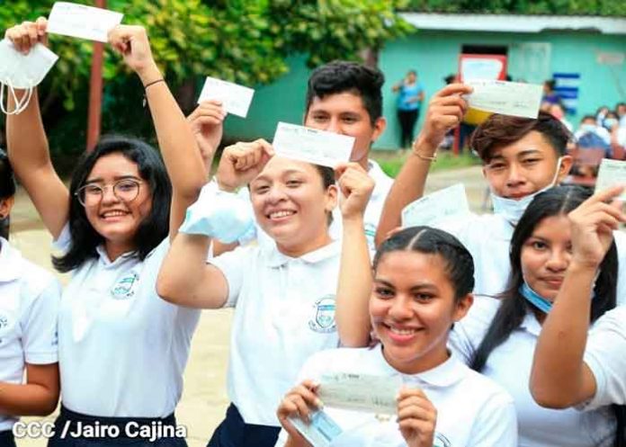 Bachilleres nicaragüenses estarán recibiendo bono complementario