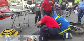 Motociclista y acompañante lesionados por irrespetar señal de alto en Managua