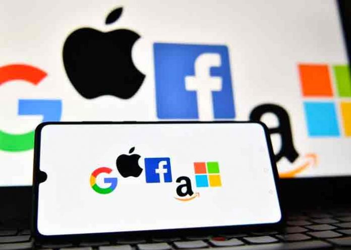 Italia multa con 20 millones de euros a Google y Apple