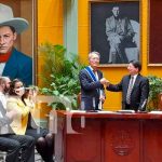 Nicaragua condecora a embajador de China Taiwán