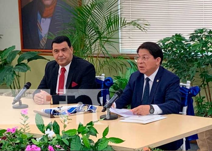 Condecoración al Embajador de Cuba en Nicaragua