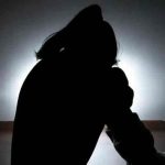 Niña confiesa a su maestra que su padrastro abusaba sexualmente de ella Niña confiesa a su maestra que su padrastro abusaba sexualmente de ella