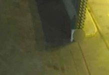 Niña agoniza hasta la muerte aplastada por una puerta automática en Grecia