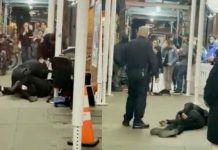 Brutal ataque de policías en Nueva York dejan inconsciente a un indigente Brutal ataque de policías en Nueva York dejan inconsciente a un hombre