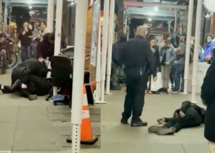nueva-york Brutal ataque de policías en Nueva York dejan inconsciente a un hombre