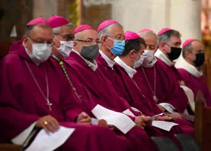 Francia: Obispos analizan informe sobre abusos sexuales a menores