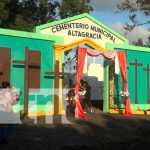 Familias visitan camposantos de la Isla de Ometepe Ambiente en cementerio de Altagracia, Isla de Ometepe, en Día de los Fieles Difuntos