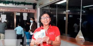 Trabajadores de la salud reciben su aguinaldo en Nicaragua