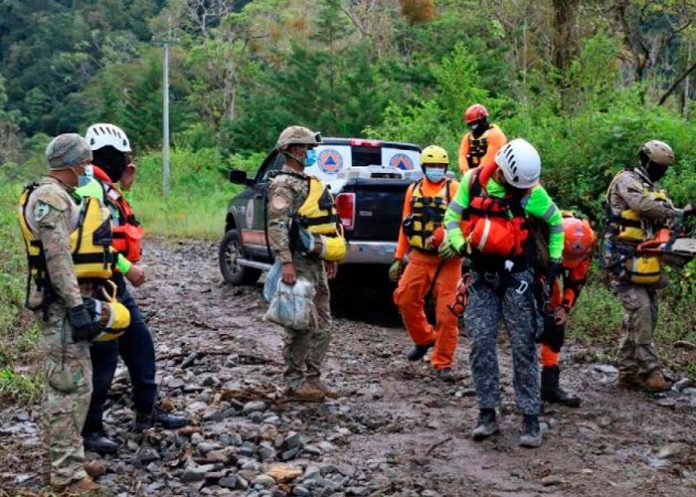 Dos muertos, 1 desaparecido y 13 rescatados tras crecida de agua en Panamá