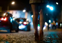 ¡Clase hambre! Mujer la arranca de un mordisco en «acto de pasión» ¡Clase hambre! Mujer de Panamá la arranca de un mordisco en "acto de pasión"