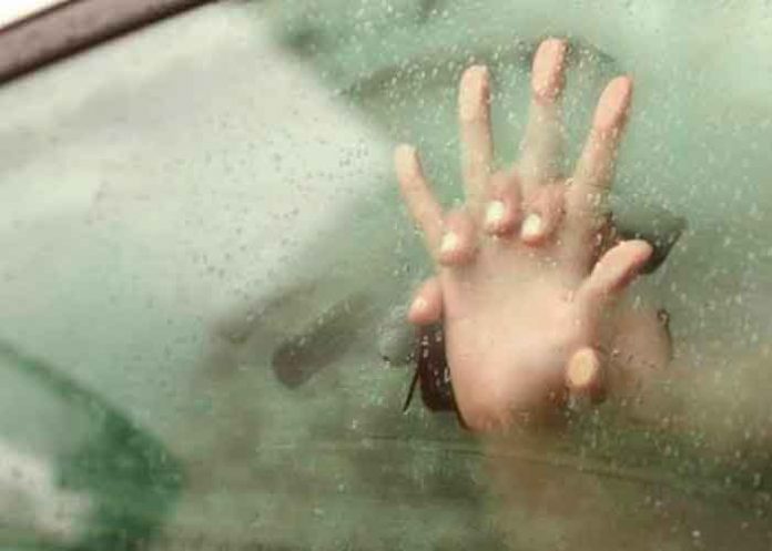 Pareja muere asfixiada mientras tenía relaciones en un carro en Alemania