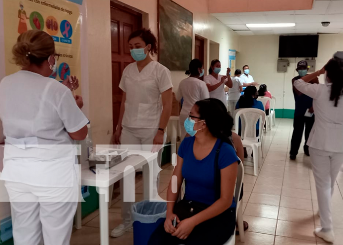 po1 Pobladores asisten con hijos y vecinos